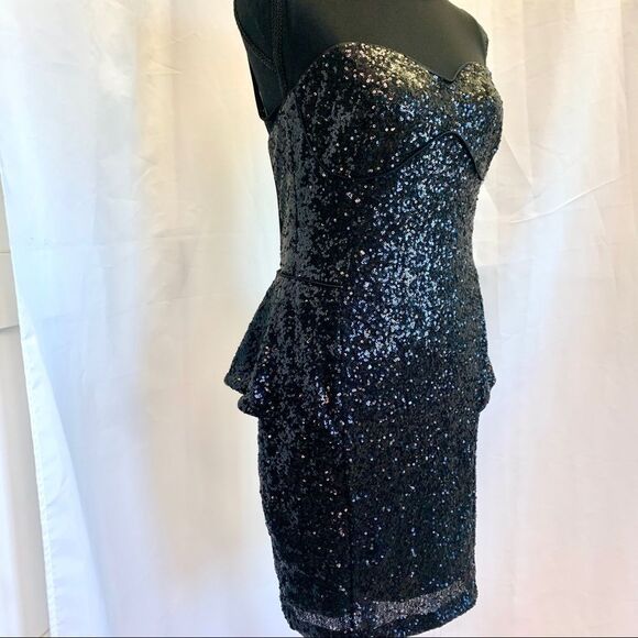 Bebe Black sequin stretchy peplum mini clubwear cocktail dress size medium - Picture 5 of 16